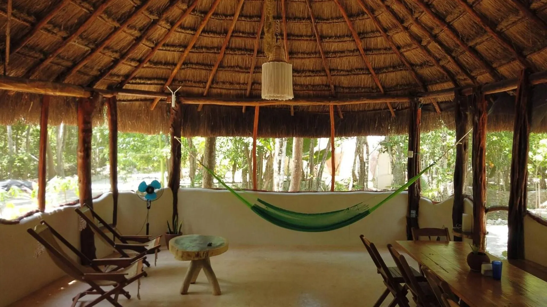 بيت خشبي Unique Jungle Dome 2 Queen Beds تولوم