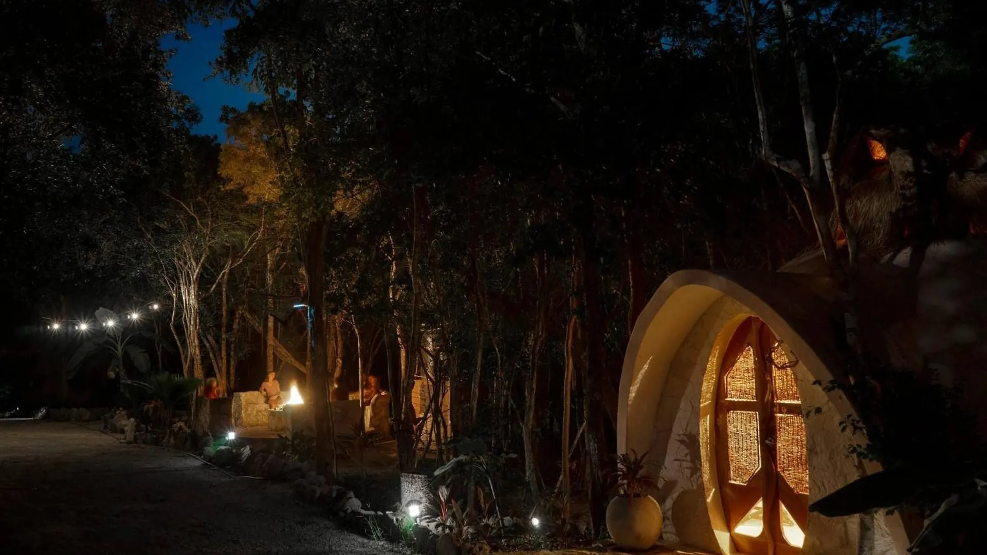 게스트하우스 Room In Lodge - Eco-Lush Double Mayan Dome Cenote And Bikes 툴룸